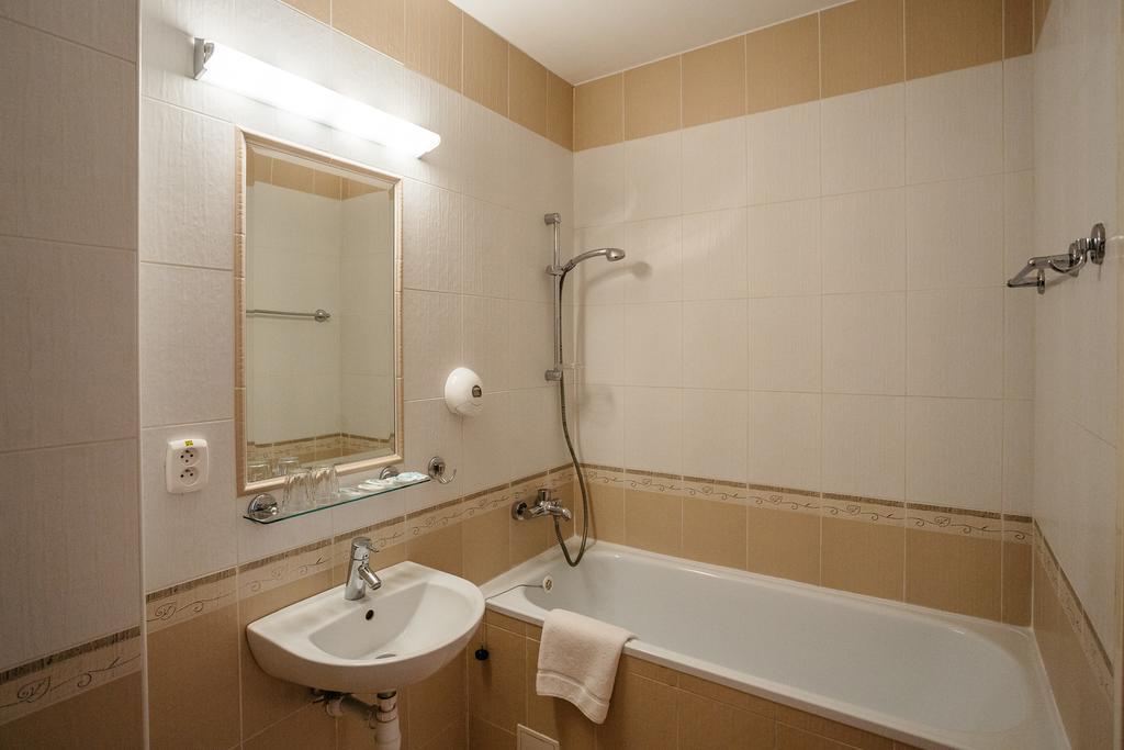 Hotel Artin Bardejov Ngoại thất bức ảnh